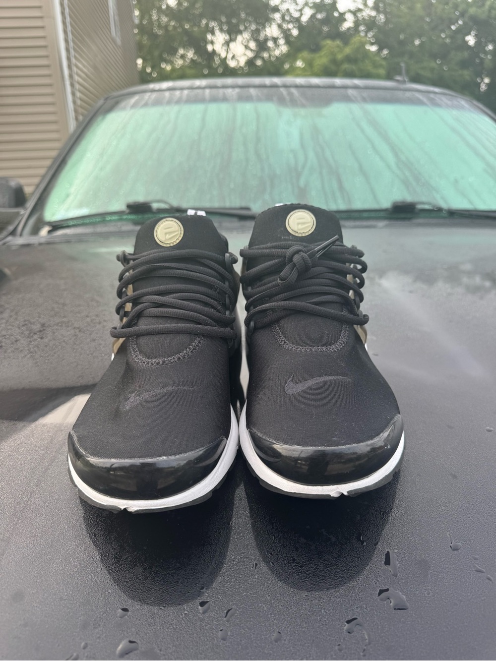 Nike Men’s Black and White Sneakers with Gold Tongue Badge